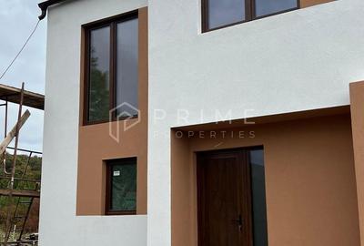 Duplex cu 4 camere cu Canalizare în Livezeni - 2