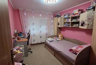 Apartament cu 3 camere decomandat în Alfa - 1