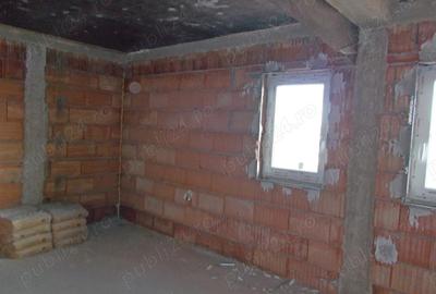 Casă cu 4 camere în Mehala