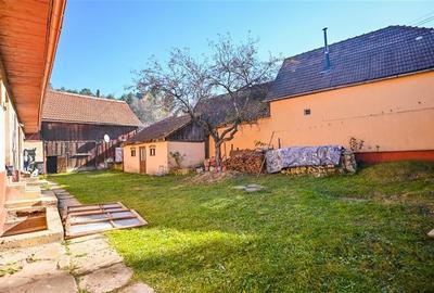 FILM! Casa saseasca, renovata exterior, in centrul localitatii Holbav, Brasov. - 18