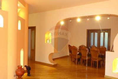 Casă individuală cu 8 camere cu Canalizare în Central - 5