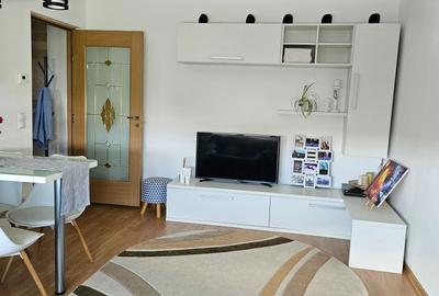 Apartament cu 2 camere nedecomandat în 14 Mai