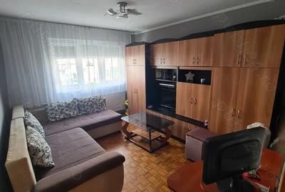 Vind apartament 2 camere, ultracentral, etajul 1, mobilat Vind apartament 2 camere, ultracentral, etajul 1, mobilat - 3