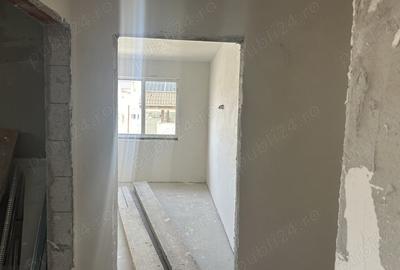 Casă cu 5 camere cu Teren 404 Mp în Km 5 - 7