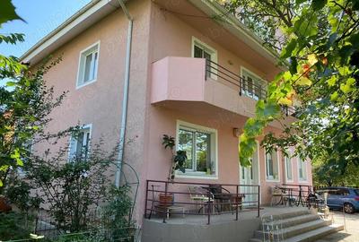 Casă cu 6 camere cu Teren 650 Mp în Ultracentral