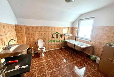 Casă cu 5 camere cu Garaj în Bujoreni - 9