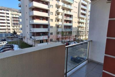 Apartament cu 3 camere în Apărătorii Patriei