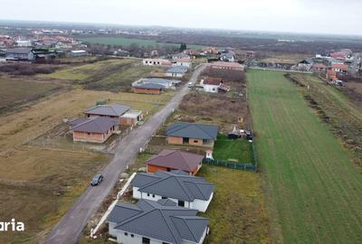 Casă cu 4 camere cu Teren 485 Mp în Vetiș - 2