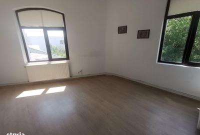 Spațiu comercial, de 200 mp, în Central - 1