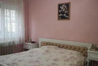 Inchiriez apartament 2 camere in Zona Spitalului Judetean, semidecomandat, et.1., 56 mp. Inchiriez apartament 2 camere in Zona Spitalului Judetean, semidecomandat, et.1., 56 mp. - 2