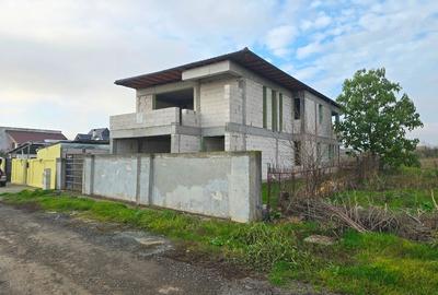 Casa la rosu + acoperis complet - 4