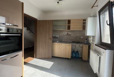 CASA LA PRET DE APARTAMENT - 4 CAMERE 2 BAI -STRADA ASFALTATA - 4