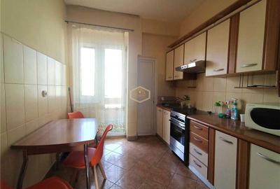 Casă cu 3 camere decomandat în Central - 4