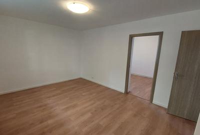 Apartament 3 camere semidecomandat, parter, Rovine zona Facultatea de Drept