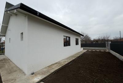 Casă cu 3 camere în Corbu