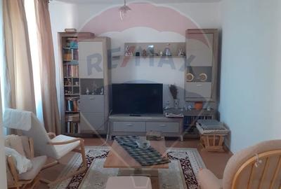 Casă cu 5 camere cu Teren 600 Mp în Tărtășești