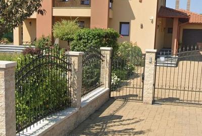 Casă individuală cu 5 camere cu Canalizare în Central - 1