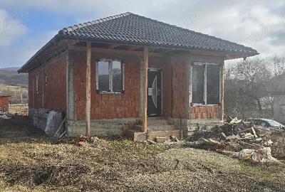 Casă cu Teren 500 Mp în Mera