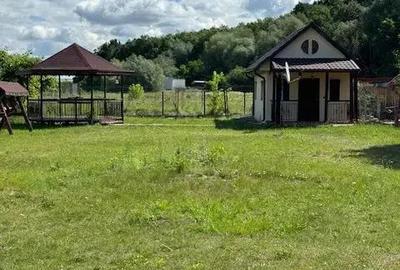Teren 926 mp cu casa de vacanta, de vanzare, loc. Traian, jud. Bacau