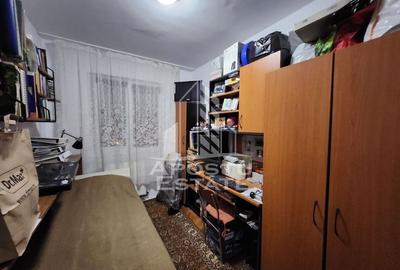 Apartament cu 4 camere, centrala proprie, etaj intermediar, zona Dacia - 4