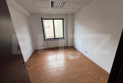 Spațiu comercial, de 586 mp, în Micro 11 - 6