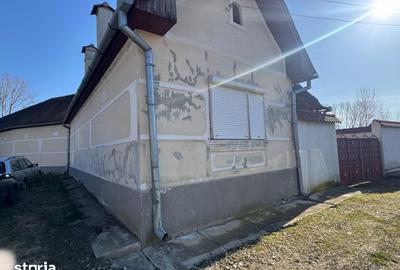 Casă cu 3 camere cu Teren 1200 Mp în Central