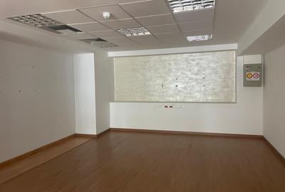 Cladire de birouri si spatii comerciale P+4E, stradal la DN1 - 15