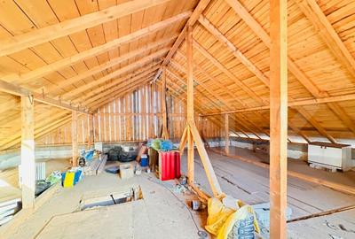 Casă cu 5 camere cu Teren 3000 Mp în Central