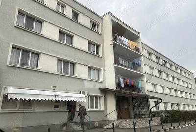 Garsoniera de vanzare cu priveli?te spre terenul de fotbal - 2