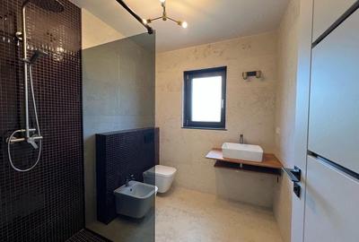 Casă cu Teren 250 Mp în Central - 2