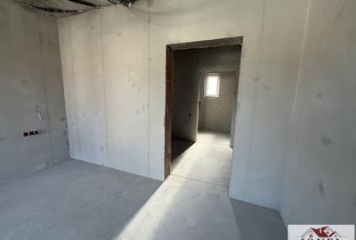 Casă individuală cu 4 camere cu Canalizare în Est - 3