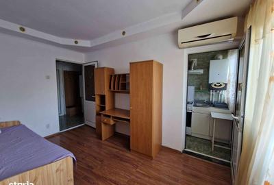 Garsonieră decomandată în Central