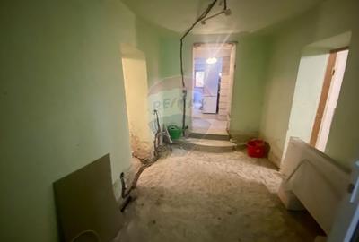 Casă cu 8 camere cu Teren 485 Mp în Central - 44