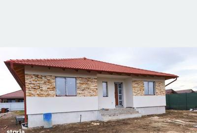 Casă cu 4 camere în Pănet