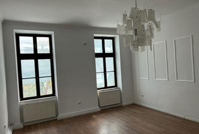 Garsonieră decomandată în Central - 2