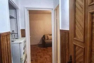 Inchiriez ap.o camera in Zona Lipovei, et.3, suprafata utila de 28 mp. - 1