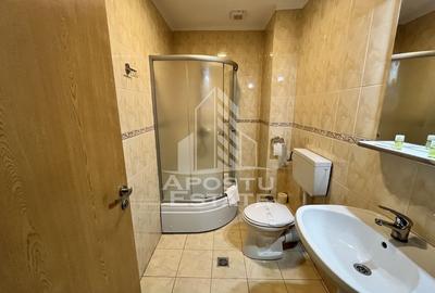 Spațiu comercial, de 674 mp, în Central - 7