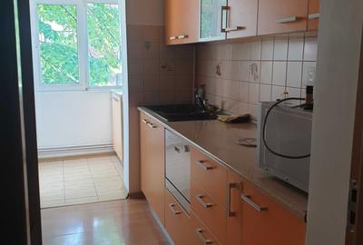 Apartament cu 3 camere decomandat în 9 Mai - 2