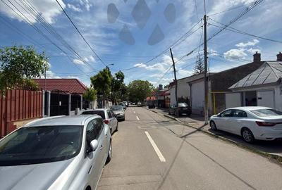 Casă cu 4 camere cu Teren 252 Mp în Piața Centrală - 2