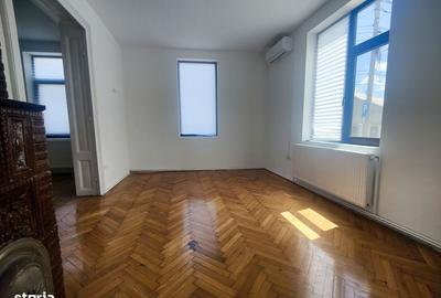 Casă cu 7 camere cu Teren 1227 Mp în Negru Vodă - 6