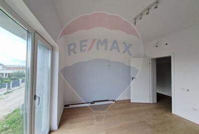 Casa / Vila - 132,5 mp  , teren - 264 mp  / zona Carcea - 13