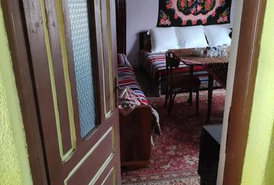 Casă cu 3 camere cu Teren 80 Mp în Central - 1