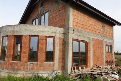 Casa Individuala la rosu - teren 834 mp - 137 mp utili - 10