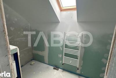 Apartament cu 3 camere decomandat în Cristian - 5