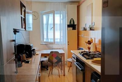 Apartament cu 3 camere decomandat în Simeria