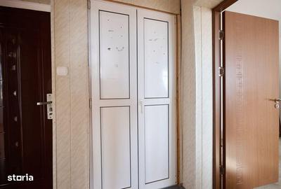 Apartament cu 3 camere semidecomandat în Craiovei - 1
