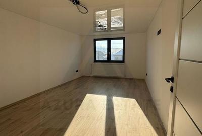 Casă cu 5 camere cu Teren 200 Mp în Șeica Mică - 13