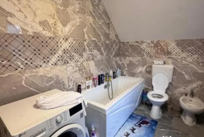 Casă cu 7 camere cu Teren 400 Mp în Central - 10