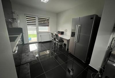 Triplex dispus pe 3 nivele, zona Teilor cu garaj subteran - 4