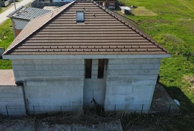 Casă cu 5 camere cu Teren 500 Mp în Remetea Mare